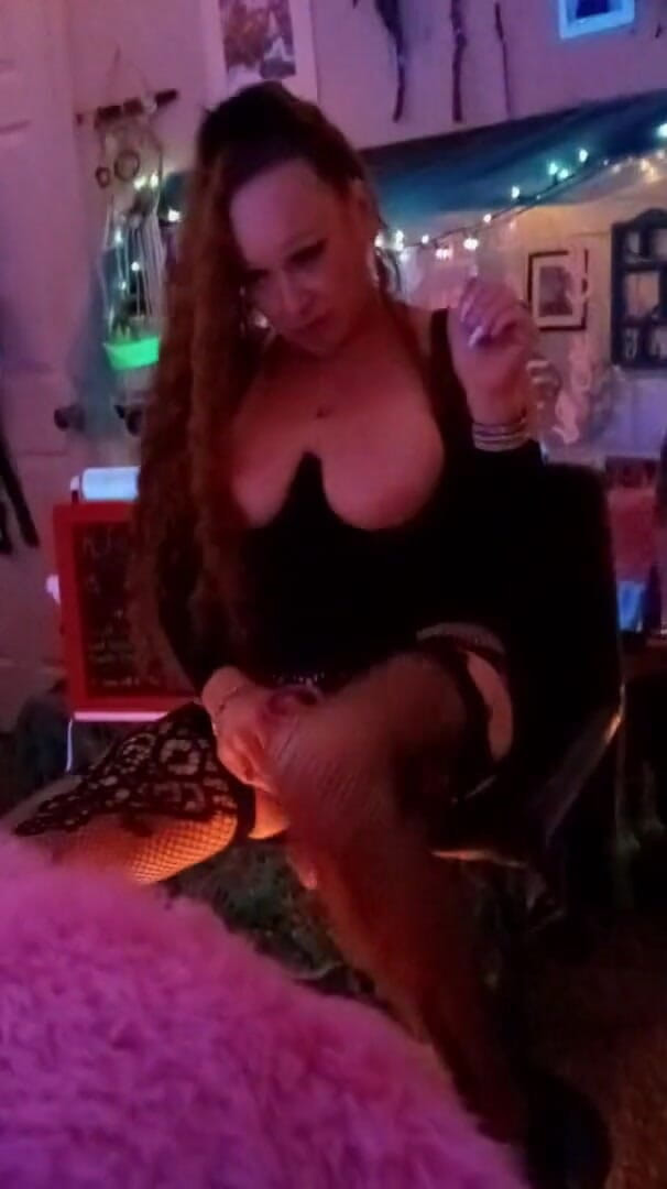 Kittys lounge: kitty loves to squirt live