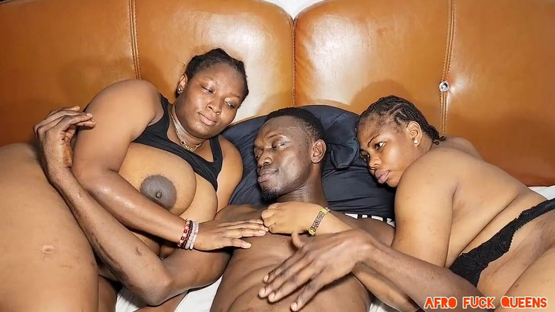 Afro fuck queens: Zwei heiße und saftige afrikanische schätzchen teilen sich den größten...