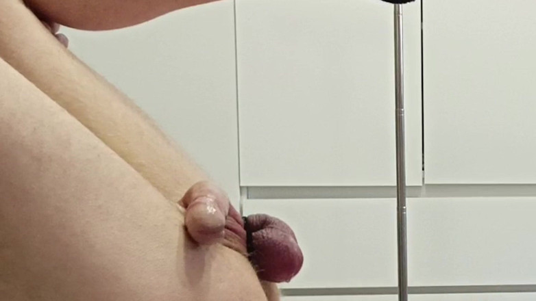 Zona901: Madrastra juega con mi polla con su boca y manos...