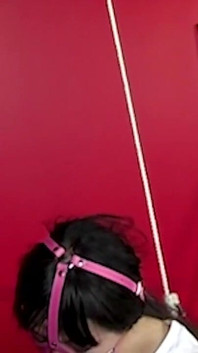 Maxine X süß und sexy yumi U in bondage