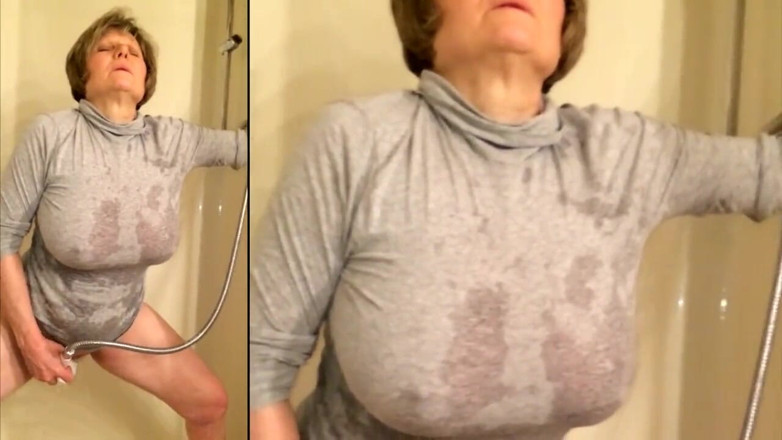 MarieRocks: Gilf s velkými prsy masturbuje v šedé košili