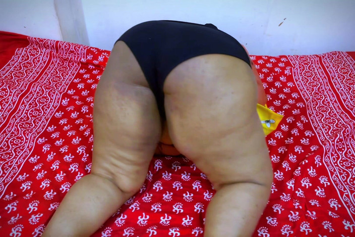 Your Boy's Cum: Culona tía caliente show en vivo