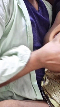 Une tatie indienne desi sexy se fait baiser par une bhabhi du village Iondien