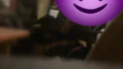 O homem dela chamando enquanto ela chupa meu pau