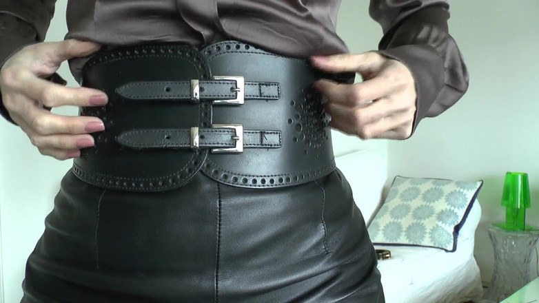 Lady Victoria Valente: Belt Fitting in the Living Room, Part 1, Lady Victoria Valente