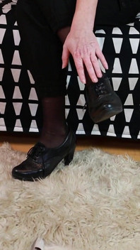 Worn Stockings & Oxford Pumps Shoeplay