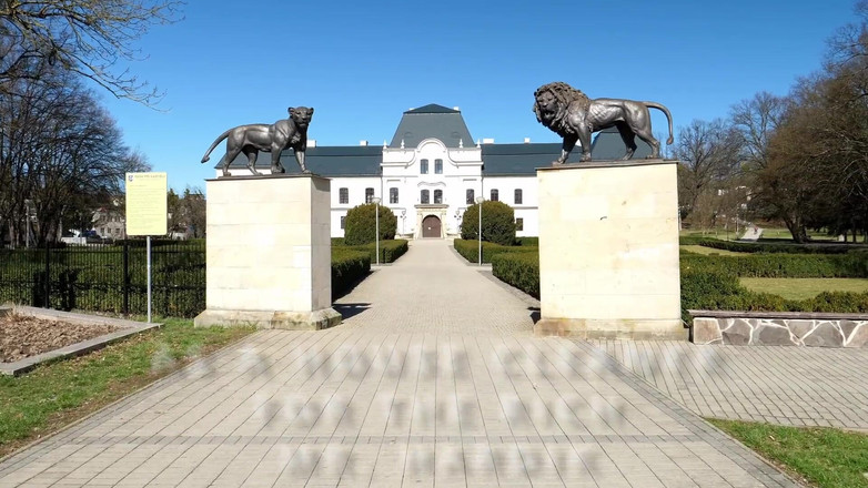 Lisa X Lopez: Lisa si cewek latina naif berubah jadi pelacur binal