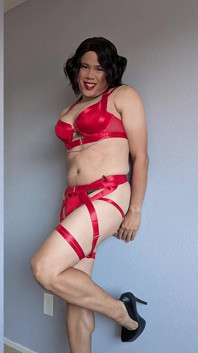 Si banci candy dengan lingerie merah dientot gaya doggy sama mesin seks dan boneka seksnya