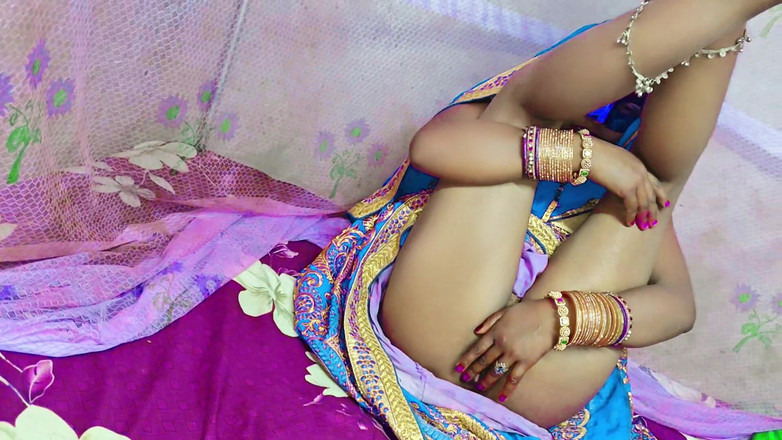 Bangala bhabhi: Desi vesnická Bhabhi masturbuje