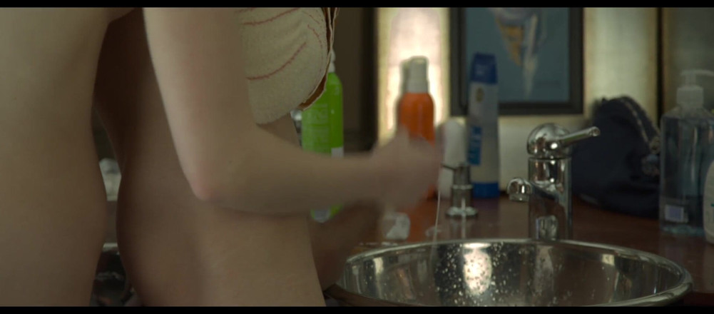 Verso Cinema: Shave action in the bathroom