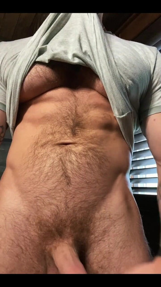 Leo Bayne: Vole. Přísahám, že moje sperma opravdu chutná jako candy