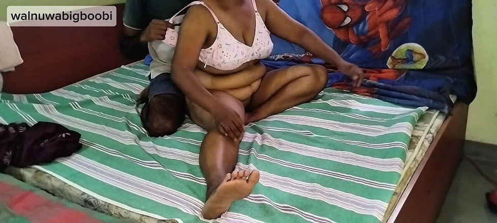 Walnuwa: 斯里兰卡丈夫和妻子吹箫工作的乐趣