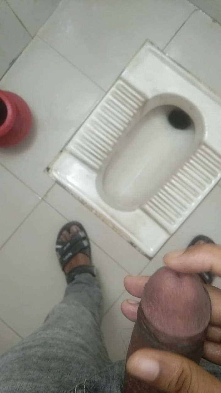 Viral_tiktokar: Sono andato in bagno dell'ufficio e mi sono picchiato