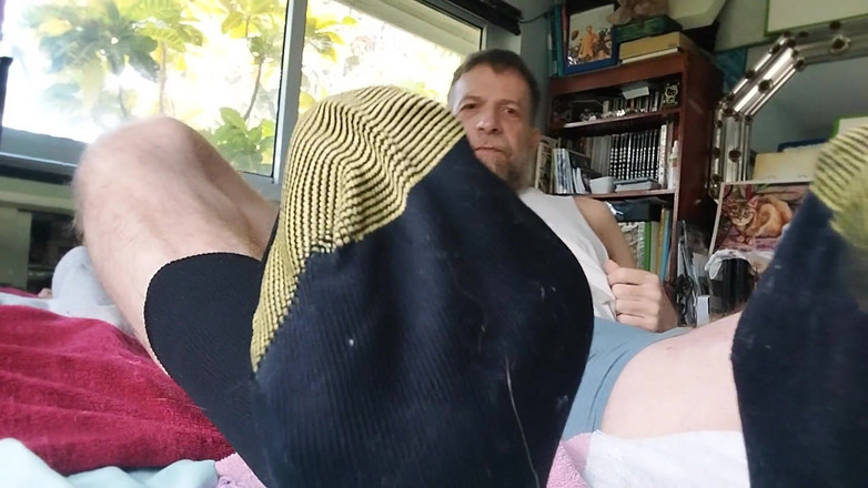 Hairyartist: Nevlastní otec se ukazuje v Ponožky Goldtoe