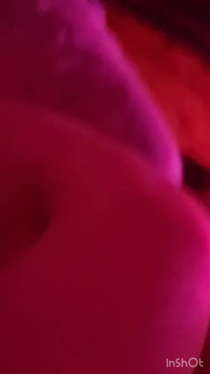 Jointqueen: Aku nyepong kontolnya sambil dia jilat jari kaki seksiku