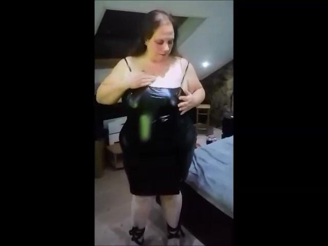 Nelle1276: Dildo in the Pussy