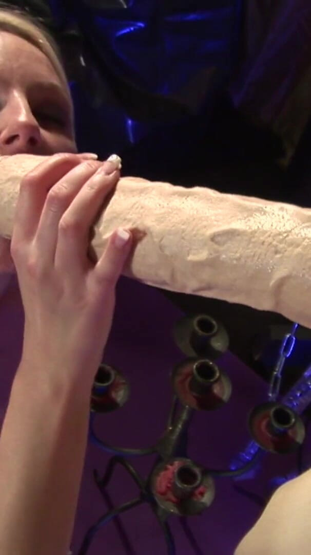 Blonde chick gets hard fucked (Kinky Porn Freaks)