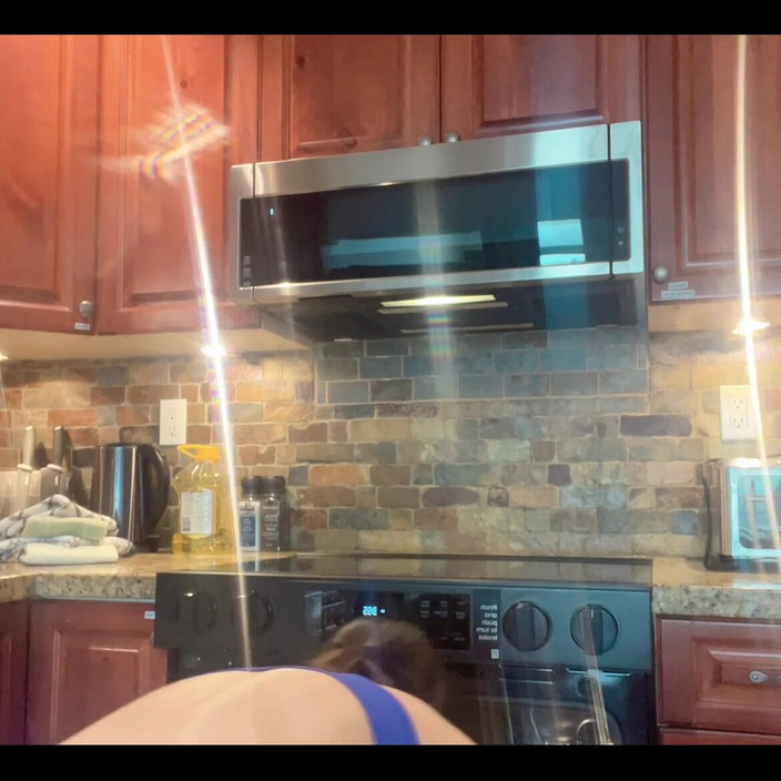 sweethanajapanese: Sexy zadek v kuchyni