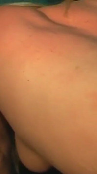Klub pribadi di Bologna dengan vanessa seksi yang suka tampil sebagai striptis dan kemudian bercinta saat sedang difilmkan
