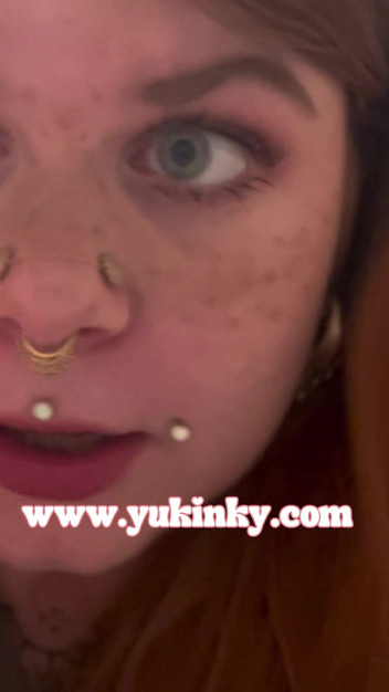 yukinky: Elle masturbuje się w toalecie, podczas gdy jej randka czeka -...