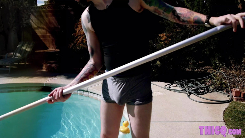 Thicq: El chico de la piscina