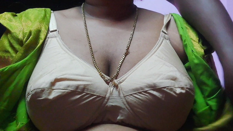 Desi Mohini: Un patron indien appelle sa secrétaire dans sa chambre privée