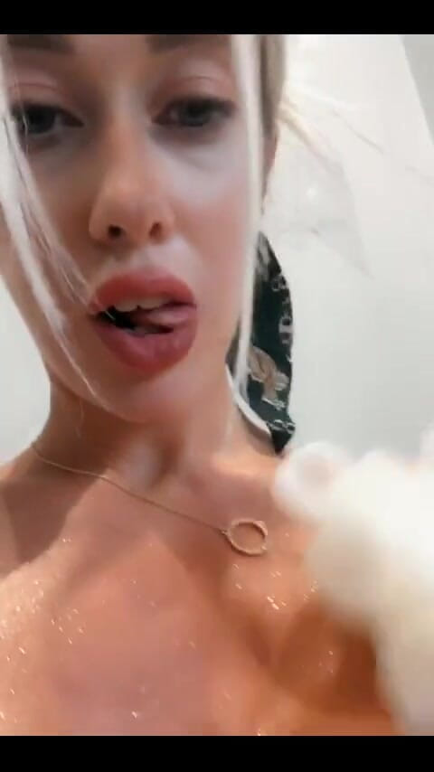Wash Me Guys (BunnyBlondyx)