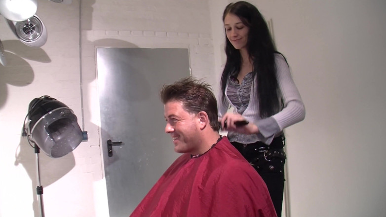 Retro German Muttis: Sexy Hairdresser Fucks with Client