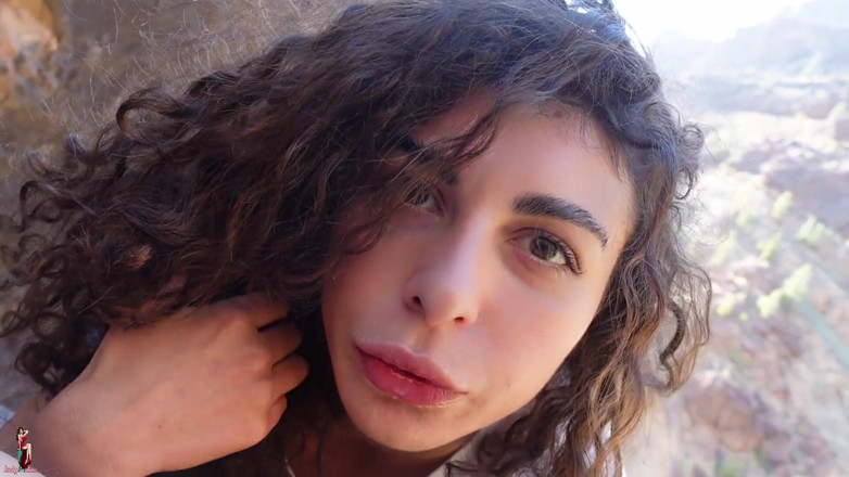 LadyAna: La mia ragazza prende un grosso cazzo nel canyon
