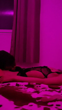 Diversión interracial con un femboy serbio!