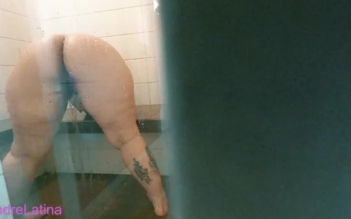 Gatita latina: She Masturbates When She's Horny