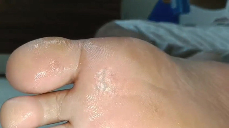 Fetish guys: Geoliede solo gladde voetfetisj plagen