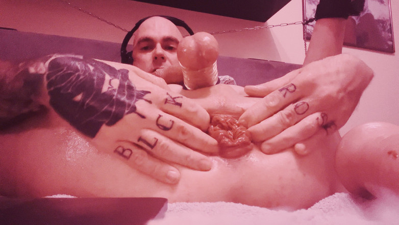 Dildoboy: Consolador Fag Slave con prolapso de capullo de rosa