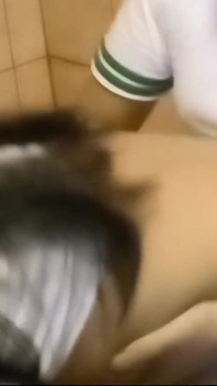 Estudante de 18 anos fodendo no vestiário