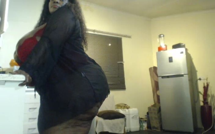 Legendary Booty Overdose: Dojrzałe SSBBW potworne drażnią