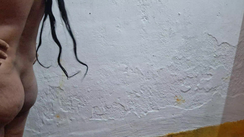 Busty Banuu: Rondborstige meid neukt pijpbeurt