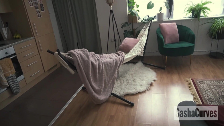 Sasha Curves: Nadržená teenagerka si honí ptáka a s nevlastní teenkou