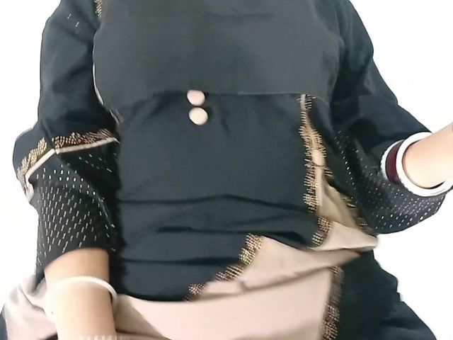 Muslim Housewife Was Fucked by Home Owner (Miss Faiza Khan)