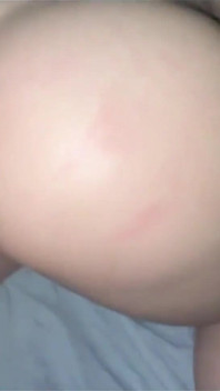 Perfektní dívka s napumpovanou kořistí vám umožní bušit do zadku - anální POV