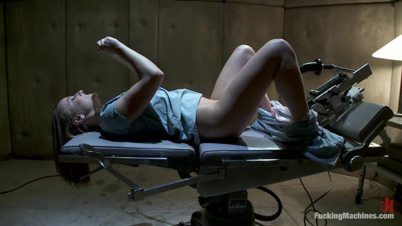 Fucking Machines by Kink: Jessie Cox เครื่องเซลล์บุกเย็ดและสอดใส่แปลก ๆ และน้ําหีแตกในฉากสุดท้าย