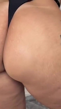 Total anal hat die Brünette ohne Kondom in den Arsch gefickt, großer Hintern