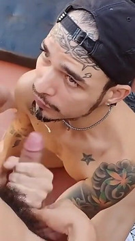 2 cewek kembar super hot ngentot aku habis-habisan di teras rumahku kayak profesional!