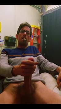 Cewek sange ini lagi asik n cewek sange ini lagi asik muasin memeknya pakai pelan-pelan sampai crot di dalam