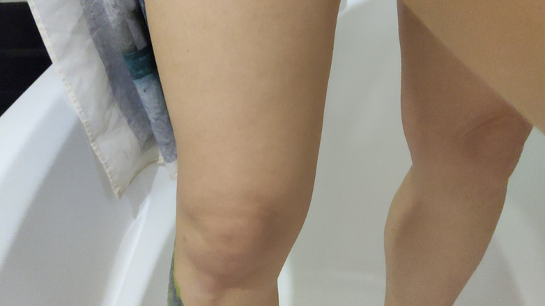 Risky Hairy Couple: Великий секрет tss - я мочуся у своїй ванній кімнаті