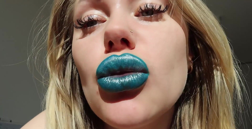 Goddess Misha Goldy: Lihatlah Montel Saya, Bibir Berkilat Biru yang menggairahkan. Anda tidak...