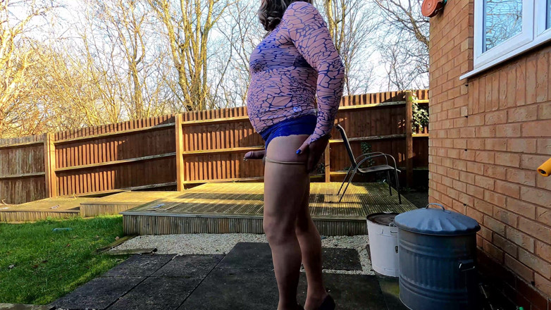 Kelly cd: Il travestito di kelly in abito blu e rosa trasparente