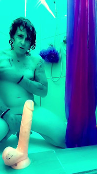 Dildo sotto la doccia, wap guardami cavalcare il mio dildo tutto bagnato