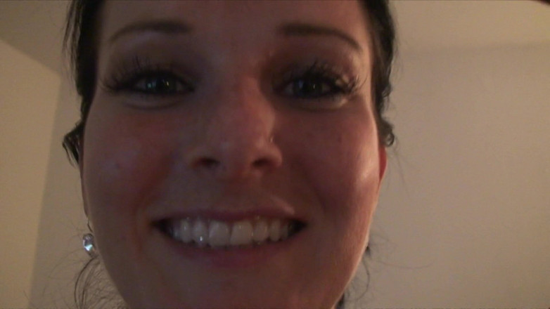 All Those Girlfriends: Vanessa Jordin hraje videohry doma