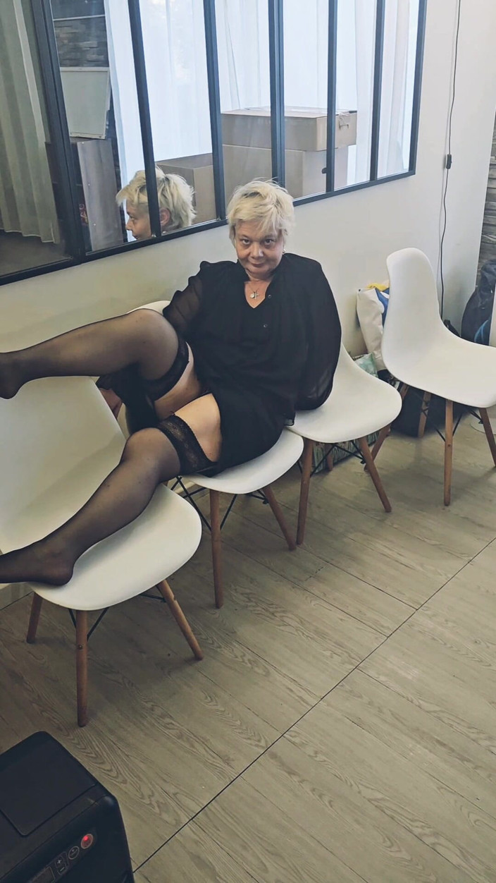 Sofy13: Você Ama Minha Bunda Grande No Meu Macacão Sexy, Quer...