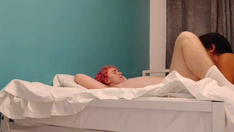 LeoTeenLatinos: 런던 트윙크는 나에게 정액을 주고 내 남자친구는 그를 막을 수 없습니다